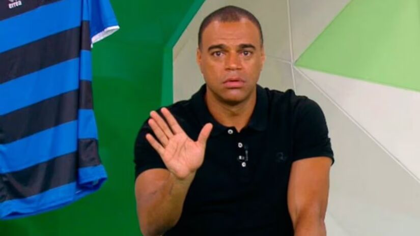 O ex-jogador Denilson de Oliveira deixou a Band em novembro de 2024; ele atuou como comentarista por 14 anos na emissora. 
