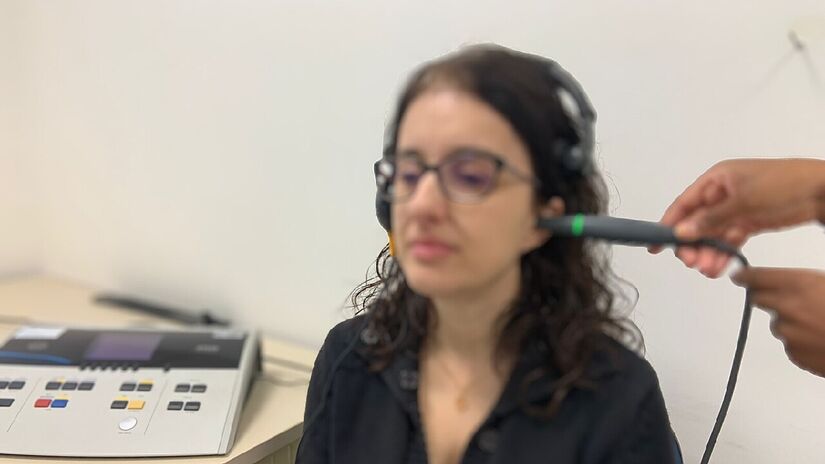 Problemas auditivos podem ser diagnosticados por um médico capacitado. Imagem: Fernanda Zucki/Wikimedia Commons