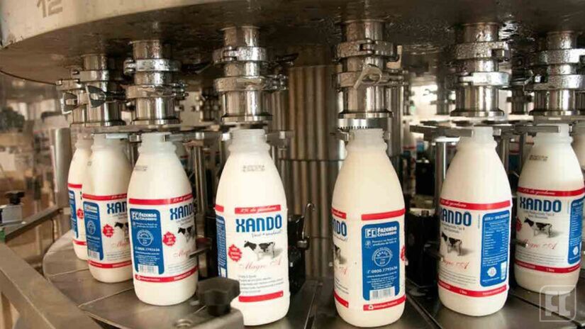 O sistema, além de eliminar o contato humano direto com o leite, garante máxima higiene e qualidade do produto final. (Fazenda Colorado/Divulgação)