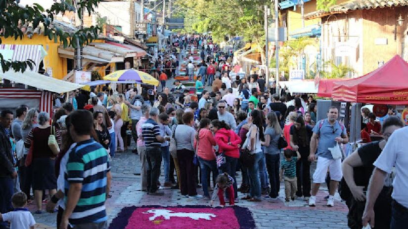 Embu das Artes fica a 28 km da capital paulista e ressalta a veia artística da cidade durante o feriado.
Divulgação/Prefeitura de Embu das Artes
