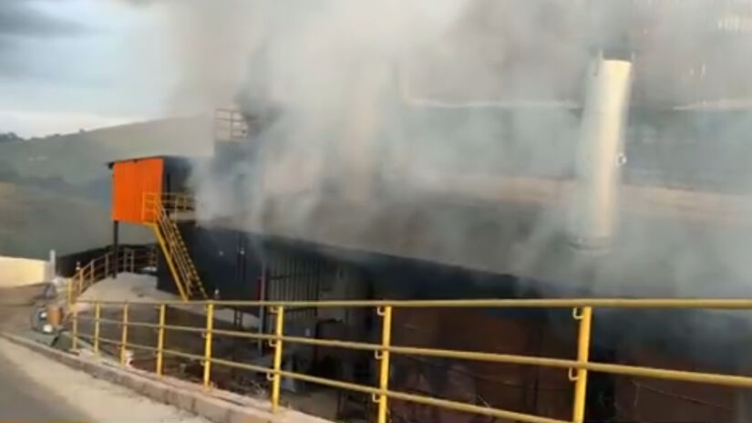 Responsável por tratar resíduos industriais, fábrica regularmente, incinerava borracha e outros materiais.
Reprodução: TV Vanguarda