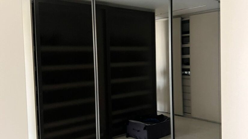 Suítes têm varanda individual, closet, piso cumaru e banheiro.

/Foto: Divulgação