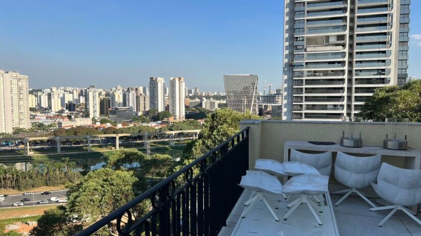 Condomínio oferece playground, piscina, sauna, quadra de tênis oficial, bicicletário, sala de massagem e mais.

/Foto: Divulgação