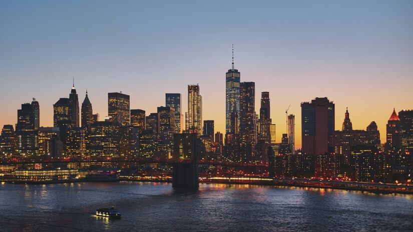 Nova York, EUA
O skyline mais famoso do mundo, com a Estátua da Liberdade, Central Park e a agitação da Times Square. Uma metrópole que nunca dorme.
Foto: Reprodução/Freepik
