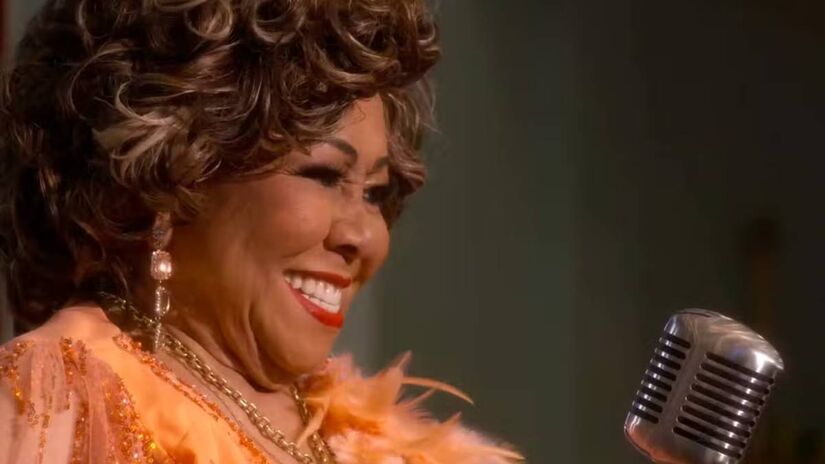 Cantora e compositora Alcione, de 77 anos, se apresentará na festa de casamento de Glorinha (Mariana Sena) e Ulisses (Ícaro Silva), personagens de 'Garota do Momento'. 
