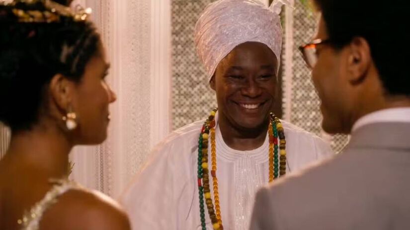 Durante o casamento da melhor amiga de Beatriz (Duda Santos), Alcione cantará a música 'Mar de Segredos', canção tema do casal da novela, animando a festança. 