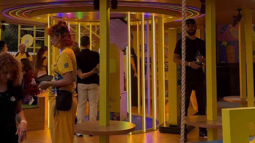Além dos shows, o evento ofereceu ao público ativações integradas à proposta de exaltar a brasilidade; 'Árvore BB', do Banco do Brasil, por exemplo, tirou fotos, deu brindes e ainda criou um mirante com vista privilegiada das apresentações. 
