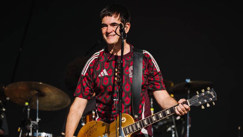 Depois, às 15h25, foi a vez de Samuel Rosa, ex-vocalista do Skank, animar a galera com os clássicos da banda; na setlist do cantor, pintaram sucessos como 'Vamos Fugir', 'Pacato Cidadão', 'Garota Nacional' e 'Jackie Tequila'.