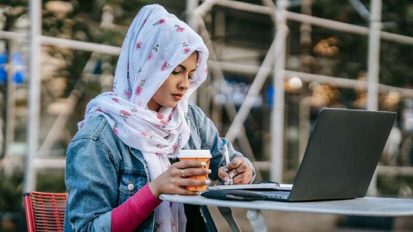 Estudos dizem que o consumo diário de café podeaumentar a expectativa de vida | Keira Burton | Pexels 