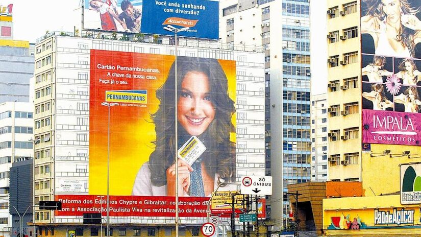 A avenida paulista, símbolo financeiro da cidade, também foi palco de alguns dos maiores painéis luminosos até a lei restringir esse uso | São Cassimiro/Folhapress