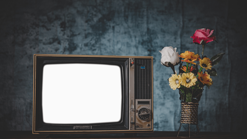 Smart TV retrô para outros cômodos
Com um conversor HDMI para RCA, você pode usar Chromecast ou Fire Stick e assistir a receitas na cozinha ou jogos na área de churrasco. Apesar de não pegar TV digital, adaptadores são fáceis de encontrar.
