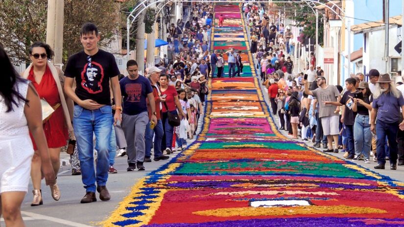 Santana do Paranaíba impressiona com tapete de 850 metros.
Divulgação/Prefeitura de Santana do Parnaíba