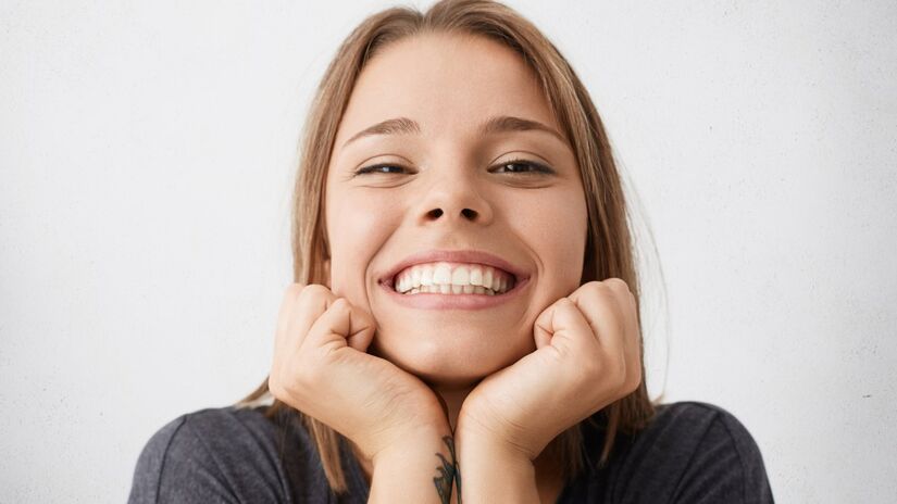 Mudar alguns hábitos do dia a dia pode ter impacto positivo na aparência dos dentes