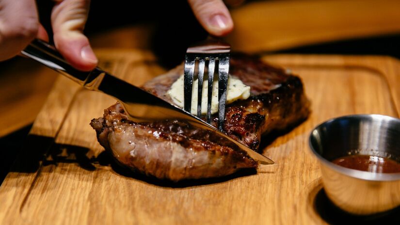 Na cozinha: a borra de café pode ser usada em marinadas para amaciar e realçar o sabor da carne