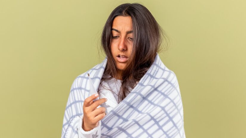 Icterícia (coloração amarelada da pele e dos olhos)