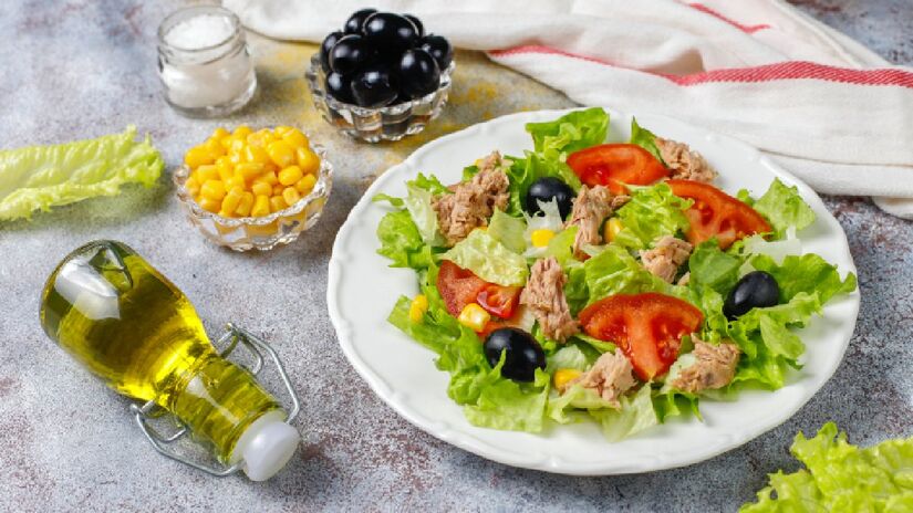 A sardinha pode ser incluída em  saladas, massas, sanduíches ou mesmo acompanhada de arroz e feijão (Foto: Freepik)