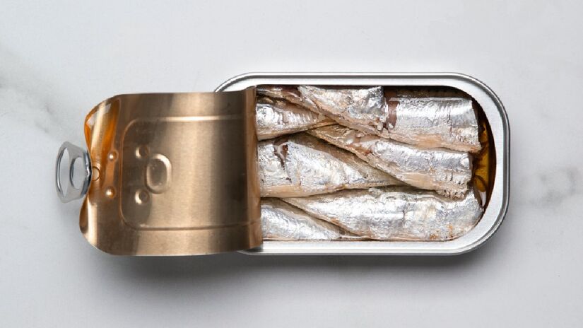 A sardinha é rica em proteínas de alto valor biológico e contém grande quantidade de ômega-3