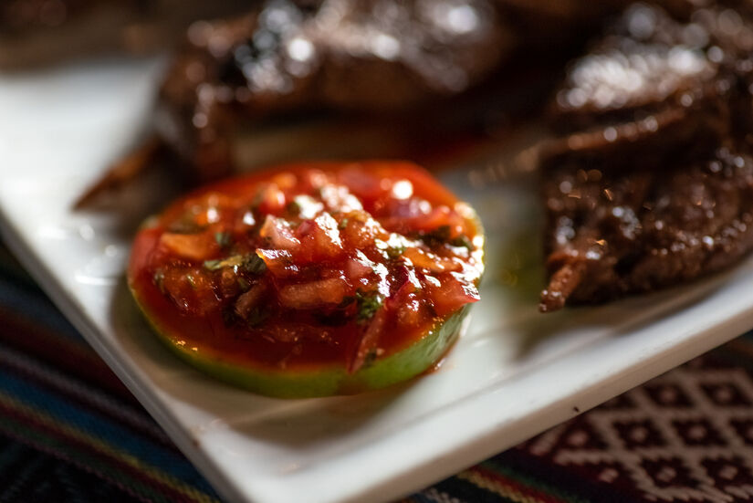 Pratos emblemáticos como ceviche, anticuchos e lomo saltado estarão entre as atrações gastronômicas.
Fotos: Divulgação