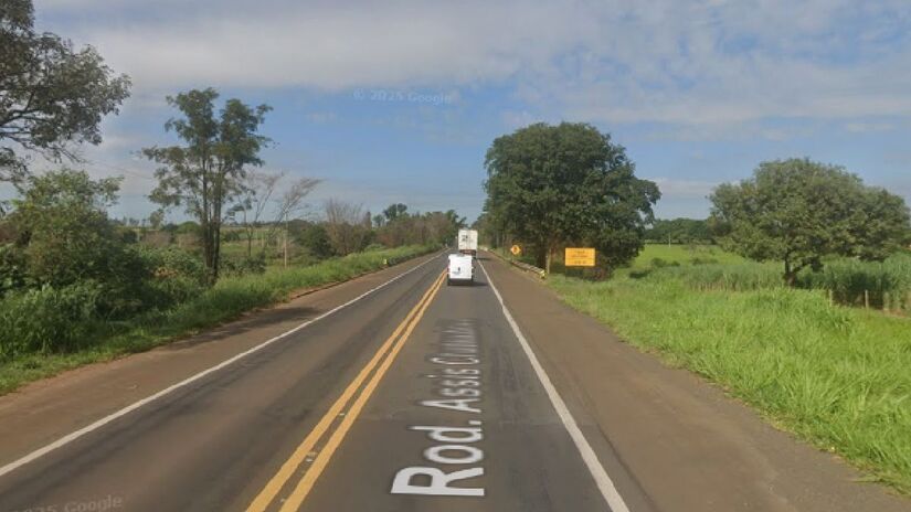 Rodovia Assis Chateaubriand (SP-425) -
A Assis Chateaubriand tem 499 km de extensão, ligando Pirapozinho a Miguelópolis. É uma rodovia estratégica que conecta o sul ao norte do estado, passando por centros importantes como Presidente Prudente e Barretos.