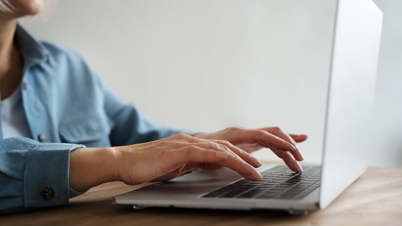 Segundo a especialista, as pessoas não sabem mais escrever à mão por conta da digitação em computadores