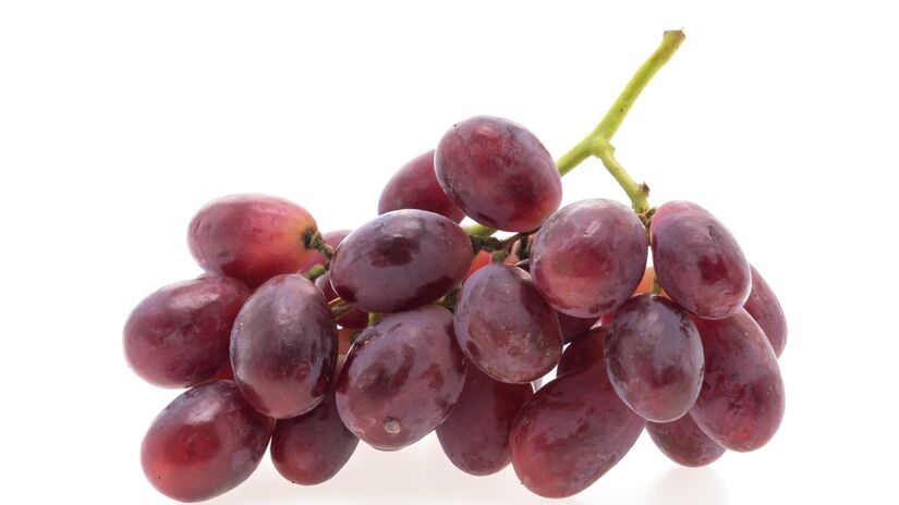 Uvas: ao serem aquecidas, criam faíscas e podem pegar fogo. Isso acontece porque elas formam plasma com o calor. Nada de tentar fazer uva-passa assim!
Foto: Reprodução/Freepik