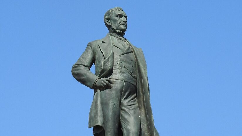 O nome vem de Irineu Evangelista de Sousa, poderoso banqueiro e industrial brasileiro. Imagem: WapJst/Wikimedia Commons