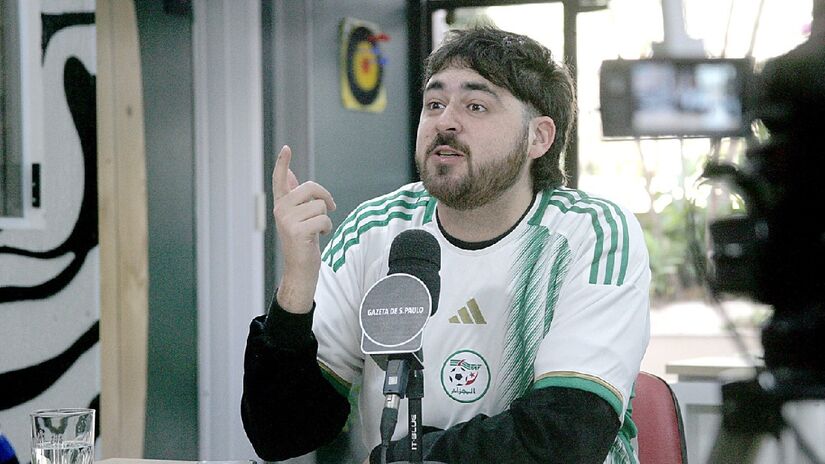 Bira contou que iniciou sua carreira como produtor cultural, especialmente na organização de eventos de rap. Com a remuneração baixa, saiu em busca de uma oportunidade que pagasse mais, até que, após uma longa jornada, surgiu o Desimpedidos - (Thiago Neme/Gazeta de S.Paulo)
