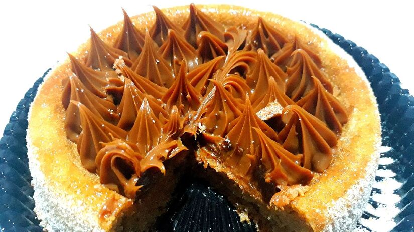 Bolo de churros, com bastante canela, é o preferido de muitos. Imagem: Simplus Menegati/Wikimedia Commons