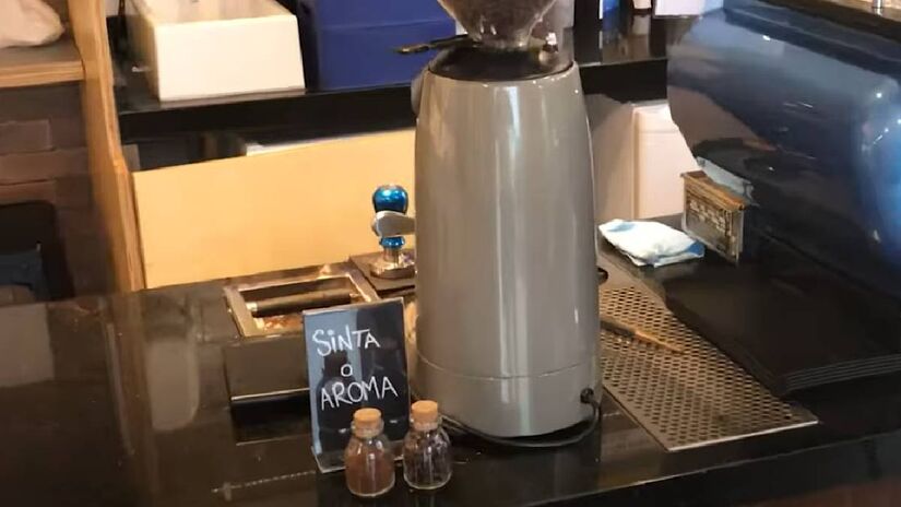 O nome Cupping foi escolhido para refletir o conceito de levar as pessoas a experimentar o café especial |Reprodução YouTube | Grão Especial