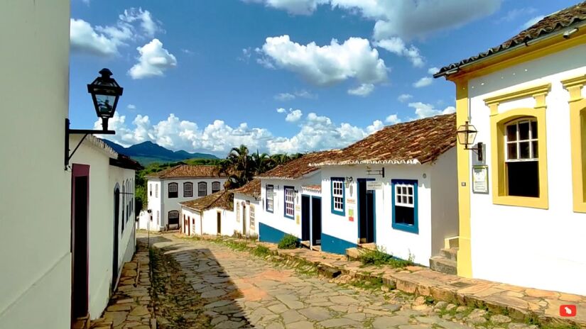 As ruas de pedra de Tiradentes guardam segredos centenários do Brasil colonial em cada esquina