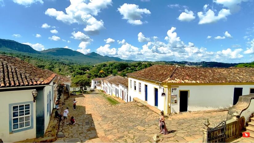 Entre festivais culturais e casarões perfeitamente preservados, a cidade mineira respira história em cada detalhe arquitetônico (Fotos: Reprodução/Youtube)