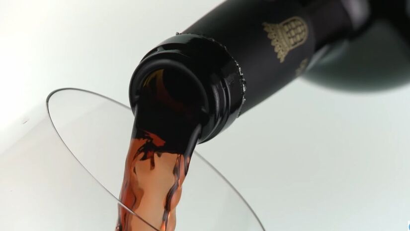 Além do vinho, os visitantes encontram queijos, doces, produtos artesanais e experiências gastronômicas que celebram os sabores da roça (Fotos: Reprodução/Youtube)