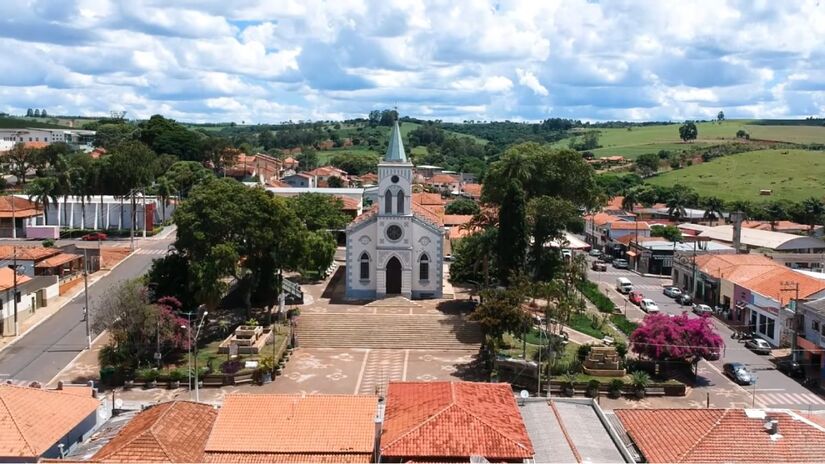 A Venda do Vivan, fundada em 1946, é famosa por sua coxinha e história rural