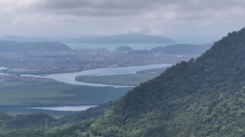 O Parque Estadual da Serra do Mar, que se estende por Marsilac, guarda um segredo: um mirante com visão do oceano