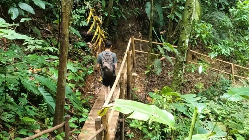 A caminhada, de dificuldade moderada, dura cerca de 3 horas e passa por paisagens deslumbrantes