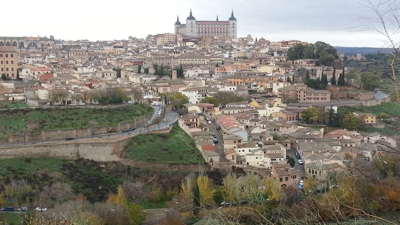 Castelo de Toledo fica no ponto mais alto da cidade. Imagem: Sandra Soster/Wikimedia Commons