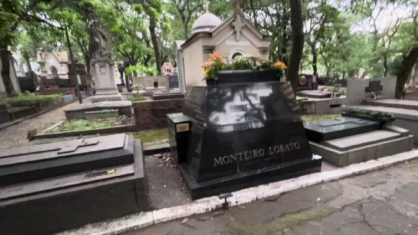 O Cemitério da Consolação é assombrado por um coveiro que morreu enquanto sepultava um corpo 