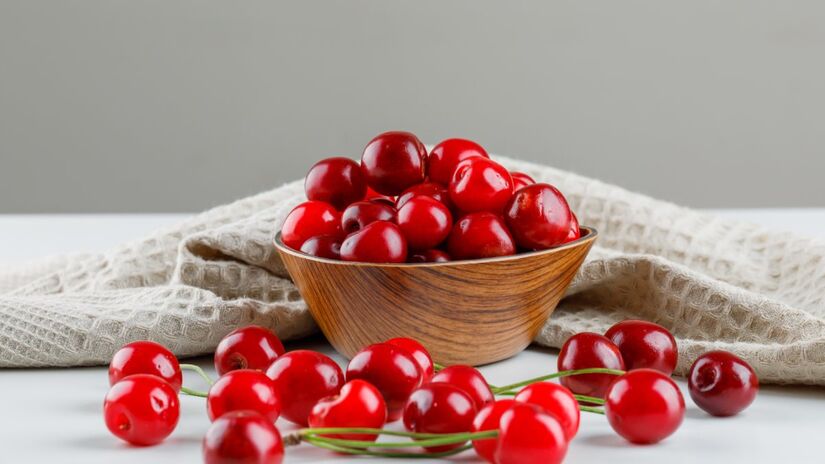 Compostos dos cranberries ajudam a evitar que bactérias se fixem no trato urinário