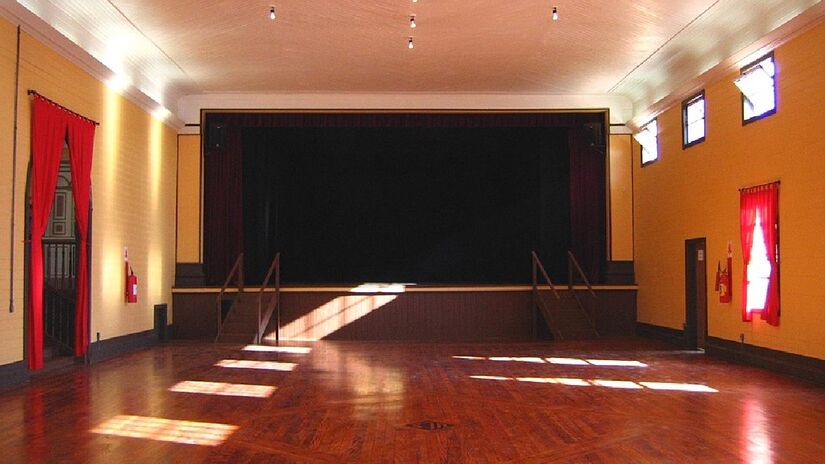 Vista interna do Clube União Lira Serrano de Paranapiacaba. Imagem: Domínio Publico