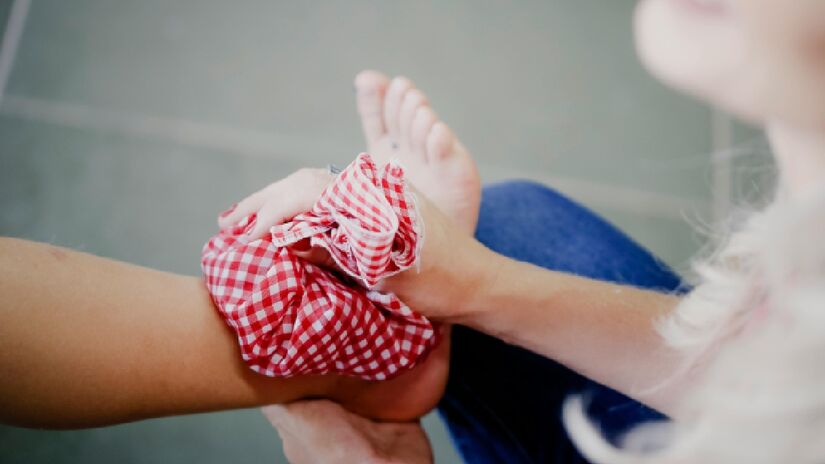 Compressa de gelo alivia imediatamente a coceira. Imagem: Pexels 