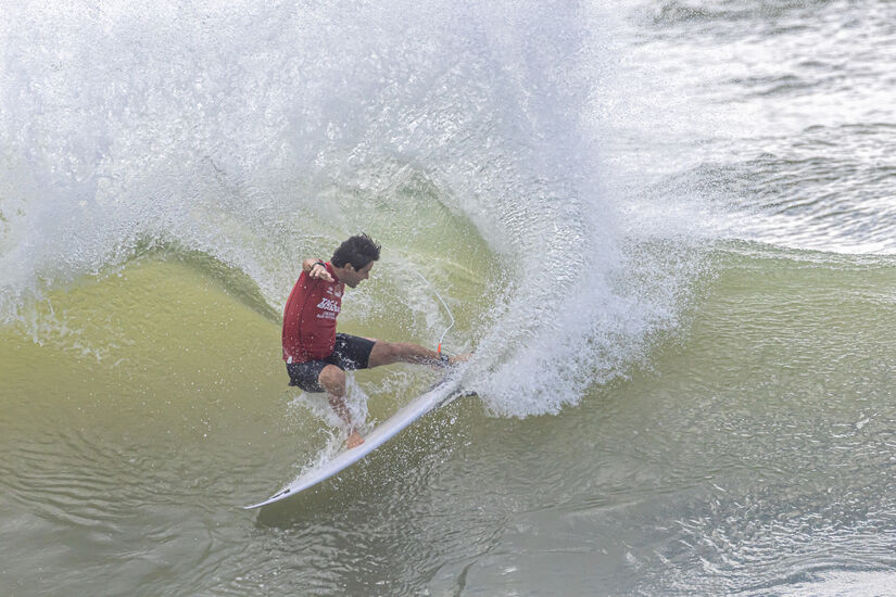 Com a promessa de ondas fortes, grandes nomes e transmissão nacional, Ubatuba retoma seu papel histórico no cenário do surfe brasileiro.
Fotos: Fabriciano Junior/CBSurf