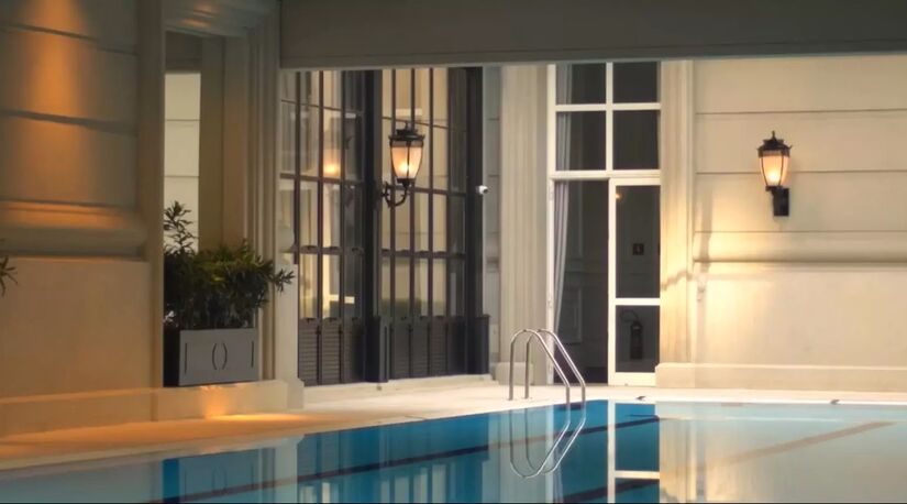  Prédio tem quadra de tênis, piscina climatizada, academia, sala de massagem, salão de festas e brinquedoteca. /Reprodução