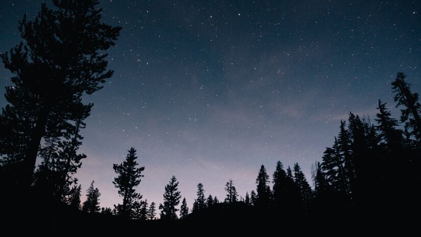 Observar o céu noturno aumenta a sensação de conexão com a natureza e melhora o bem-estar mental