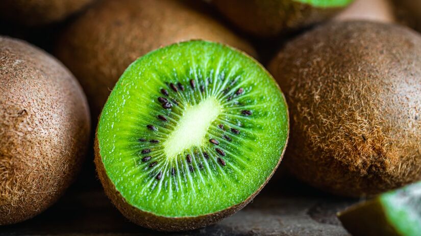 O kiwi pode ser uma alternativa natural para melhorar a qualidade do sono e o desempenho físico