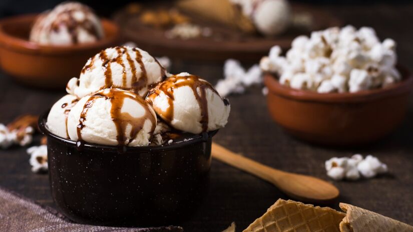 Os sabores vão além do convencional: há opções como pipoca caramelizada, queijo com goiabada e até manjericão com limão