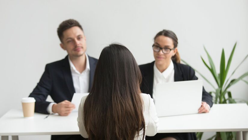 Conseguir o primeiro emprego pode ser difícil, visto que muitas empresas buscam pessoas com experiência (Fotos: Freepik)