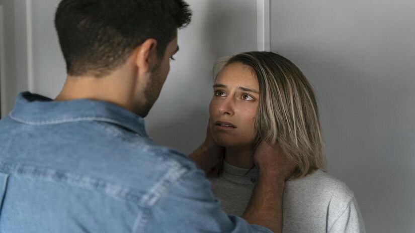 A manipulação emocional é a principal arma do abusador - foto: Banco de imagens