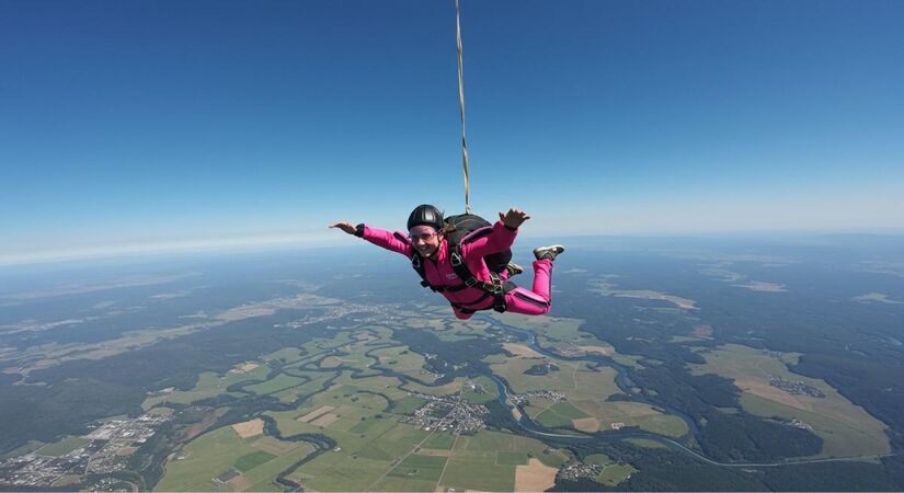 O salto de paraquedas realizado pela empresa Skydive Tandem foi considerado a melhor experiência do país, segundo o Tripadvisor