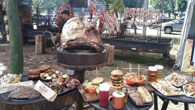 Evento gratuito reúne carnes nobres, chope artesanal e shows de rock.
Divulgação/GA Assessoria de Imprensa