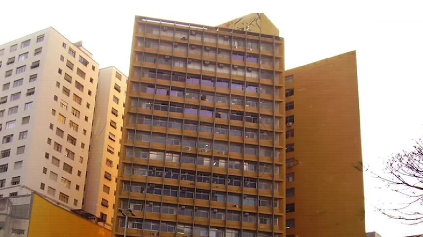 O Edifício Joelma, localizado no centro de São Paulo, sofreu um incêndio no dia 1 de fevereiro de 1974 e matou 181 pessoas e deixou mais de 300 feridas